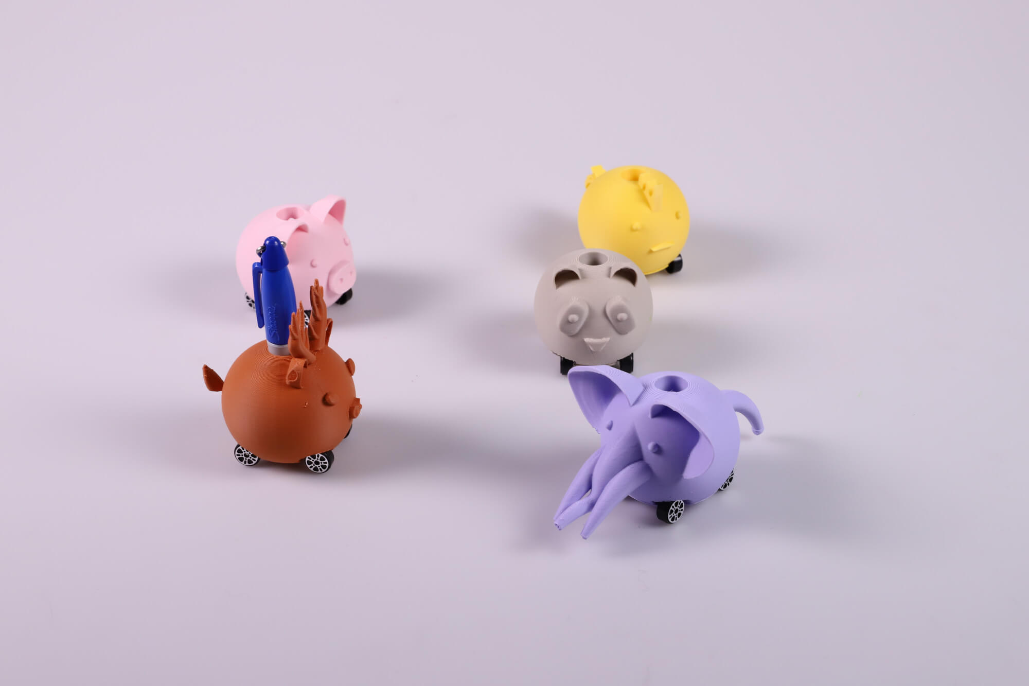 Spielzeugautos als Stiftaufsatz - Xiaomo Zheng